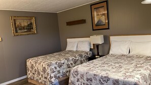 Individually furnished, desk, laptop workspace, blackout curtains - Moose Motel (Smooth Rock Falls)
