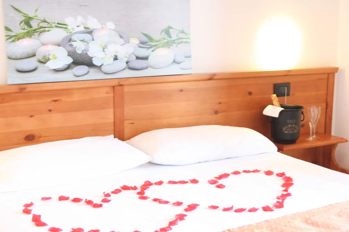 Apartment, 1 Bedroom, Annex Building (3 pax) | Desk, cribs (surcharge), bed sheets