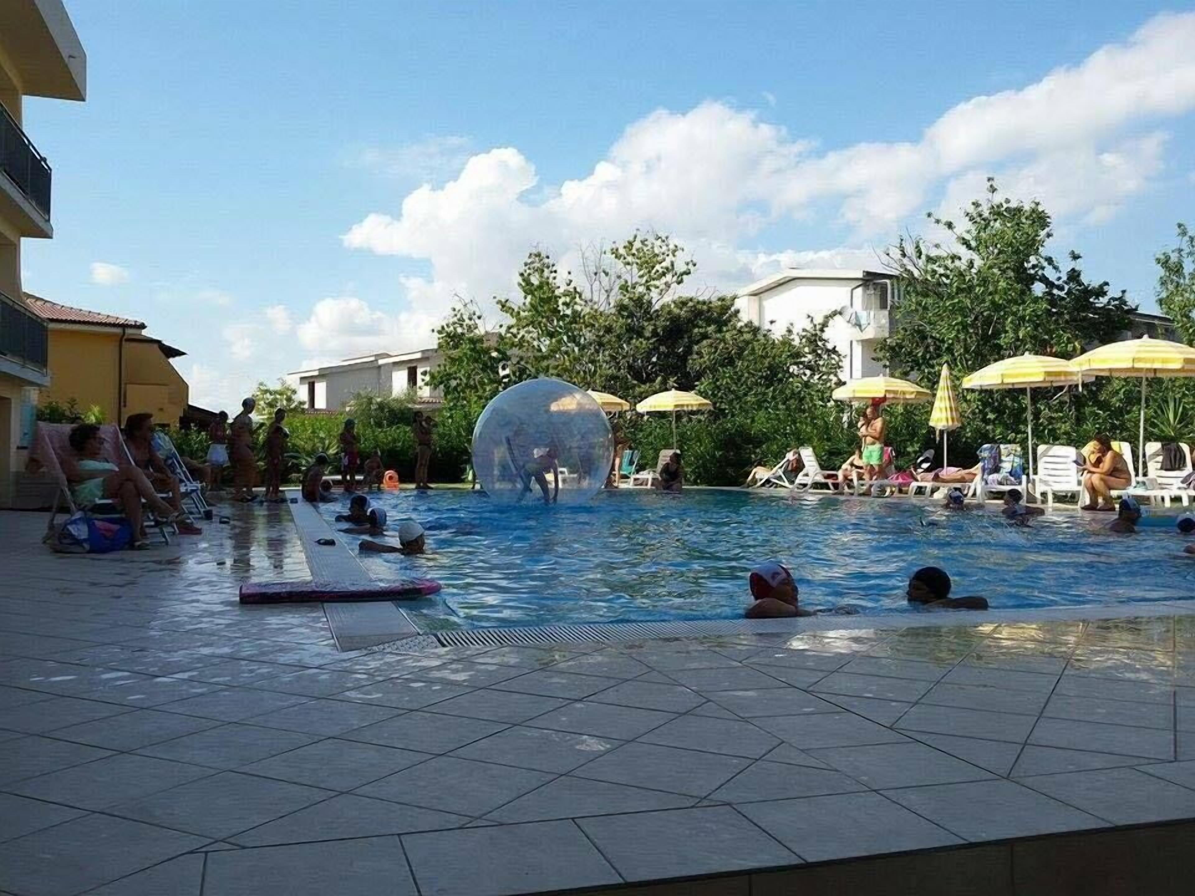 Außenpool, Liegestühle
