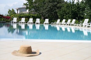 Outdoor pool, pool loungers - Hotel Residence Turium (Santa Maria del Cedro)
