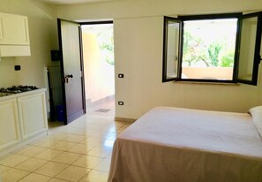 Desk, cribs/infant beds, bed sheets - Hotel Residence Turium (Santa Maria del Cedro)