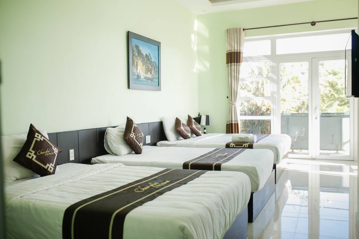 In-room safe, desk, soundproofing, WiFi (free)