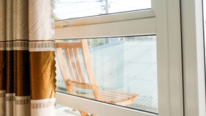Double Room, Balcony | In-room safe, desk, soundproofing, WiFi (free) - Chau Plus Homestay (Da Nang)