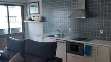 Cocina privada | Refrigerador, microondas, parrilla de estufa y lavavajillas
