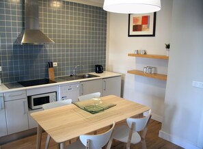 Private kitchen | Fridge, microwave, stovetop, dishwasher
