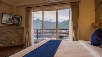 Desk, iron/ironing board, rollaway beds, free WiFi