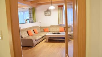 Traditional Chalet, 3 Bedrooms, Mountain View | Living room | Flat-screen TV, fireplace, DVD player, table tennis