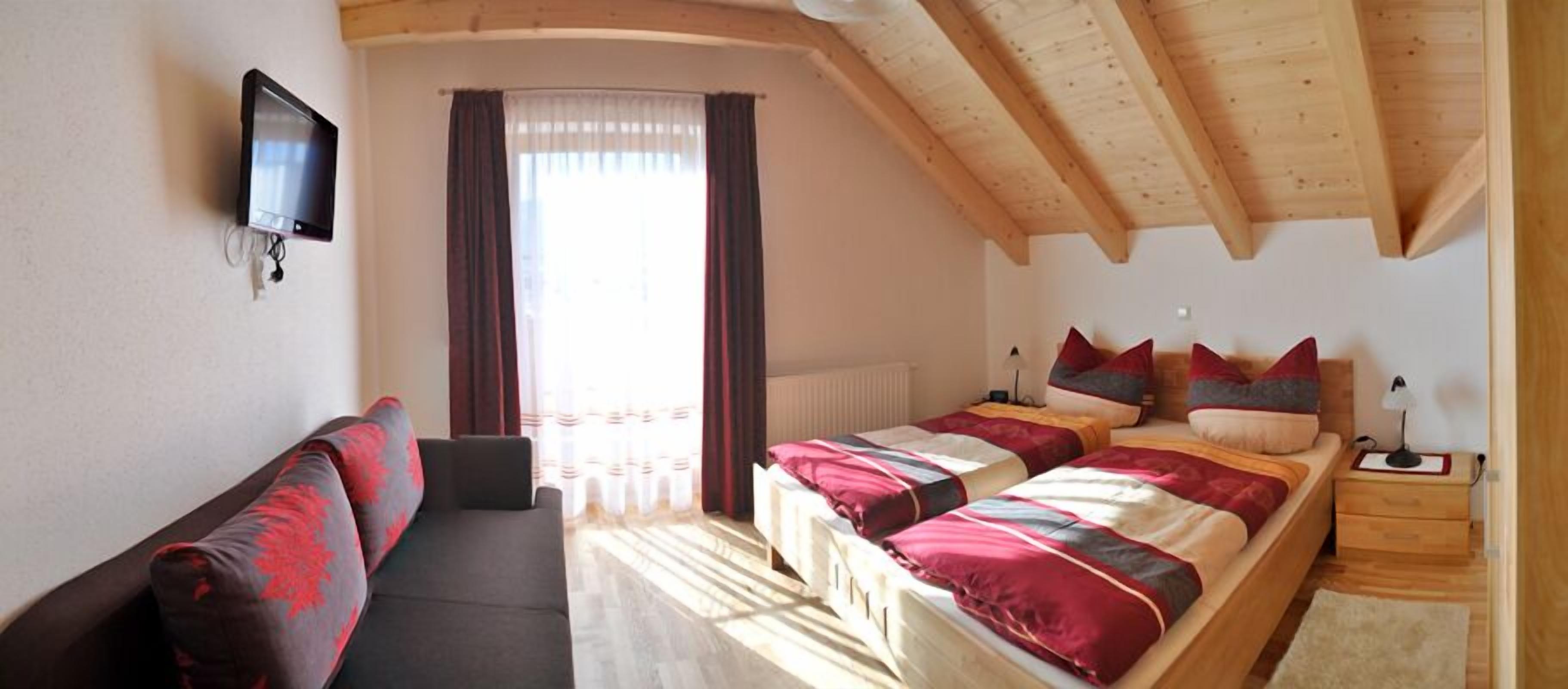 Traditional Chalet, 3 Bedrooms, Mountain View | 3 bedrooms, premium bedding, desk, laptop workspace