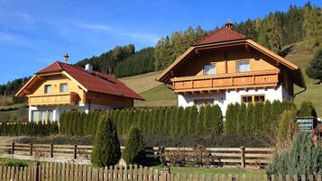 Traditional Chalet, 3 Bedrooms, Mountain View | Exterior