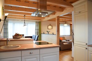 Traditional Chalet, 3 Bedrooms, Mountain View | Private kitchen | Full-size fridge, microwave, oven, stovetop - Sonnenchalets Mariapfarr (Mariapfarr)