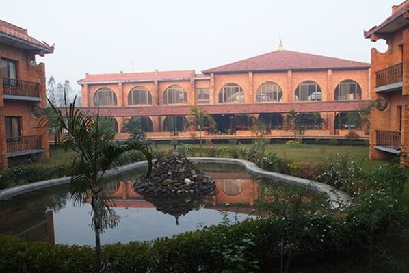 Se sirven desayunos, comidas, cenas y cocina local e internacional 