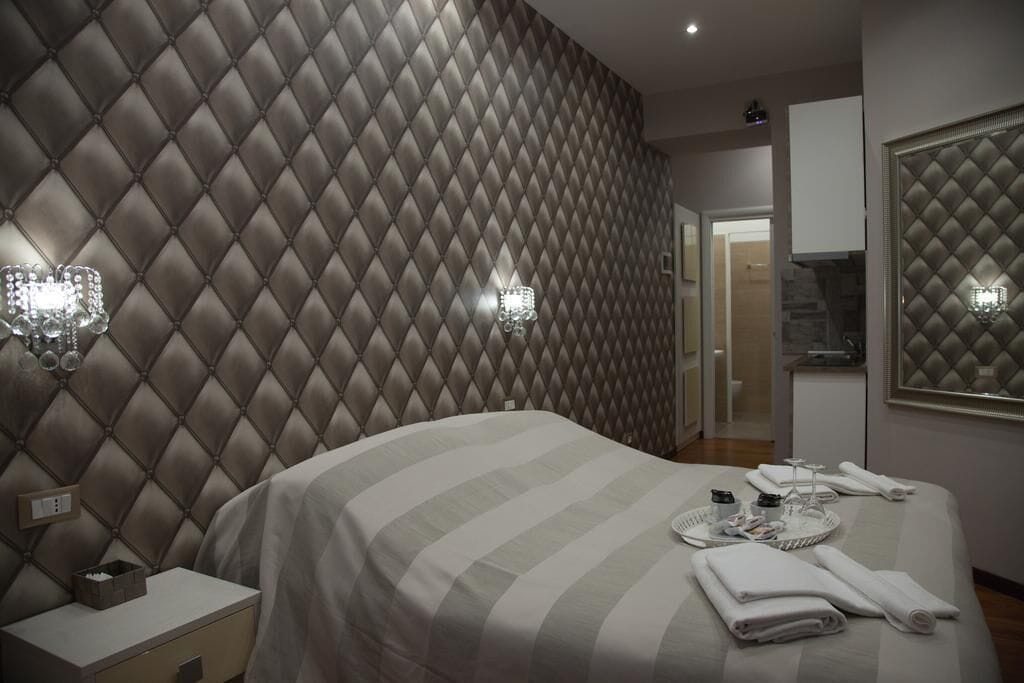 Estudio (Coliseum view) | Minibar, caja fuerte, escritorio y cortinas opacas