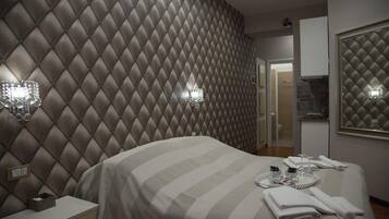 Studio (Coliseum view) | Minibar, in-room safe, desk, blackout curtains