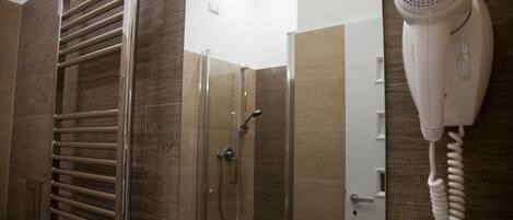 Shower, free toiletries, hair dryer, bidet