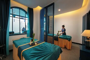 Couples treatment room(s), sauna, steam room, body treatments
