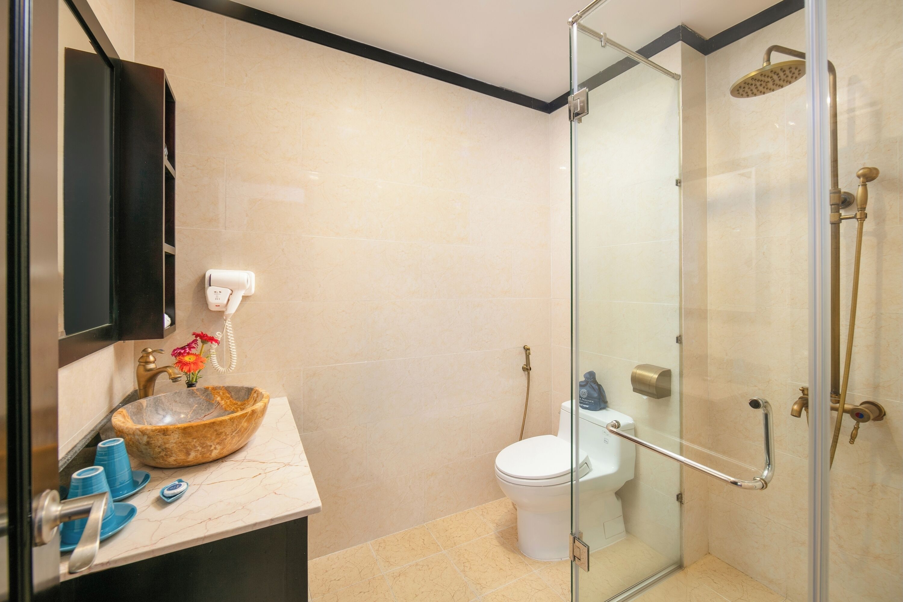 silk suite double or twin room grand river view & balcony | bathroom | shower, rainfall showerhead, free toiletries, hair dryer