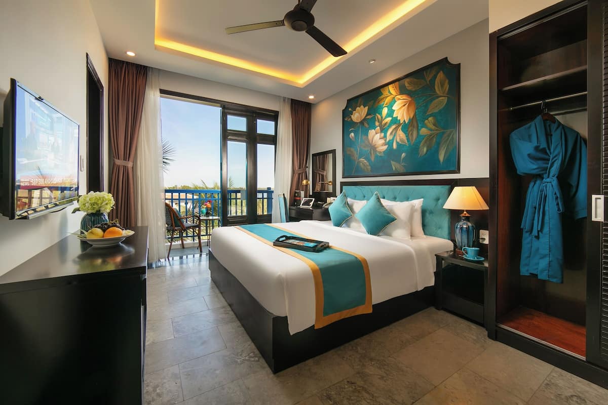 Trendy Double/Twin Room with Balcony View | 1 bedroom, minibar, in-room safe, desk