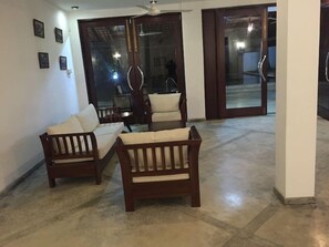 Khu tiếp khách ở sảnh
