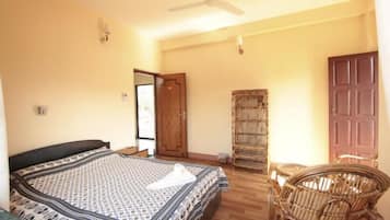 In-room safe, desk, iron/ironing board, rollaway beds