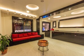 ฝ่ายต้อนรับ