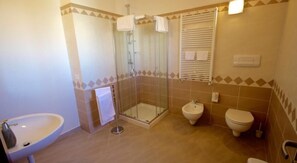 Standard-Doppelzimmer | Badezimmer