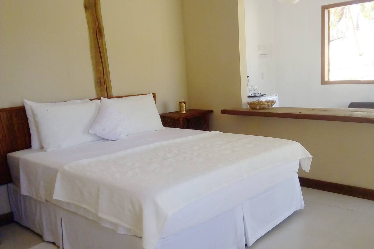Romantic Suite, 1 Queen Bed, Garden View | Premium bedding, pillow-top beds, individually decorated