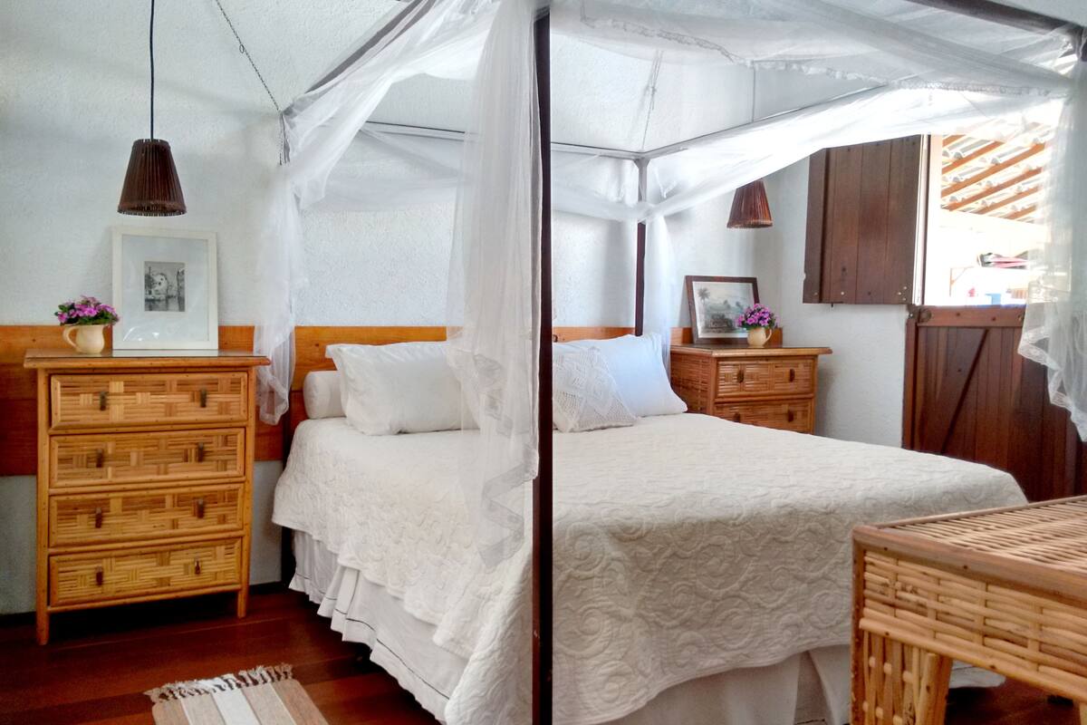 Comfort Suite, 1 Queen Bed, Lanai, Beachside | Premium bedding, pillow-top beds, individually decorated