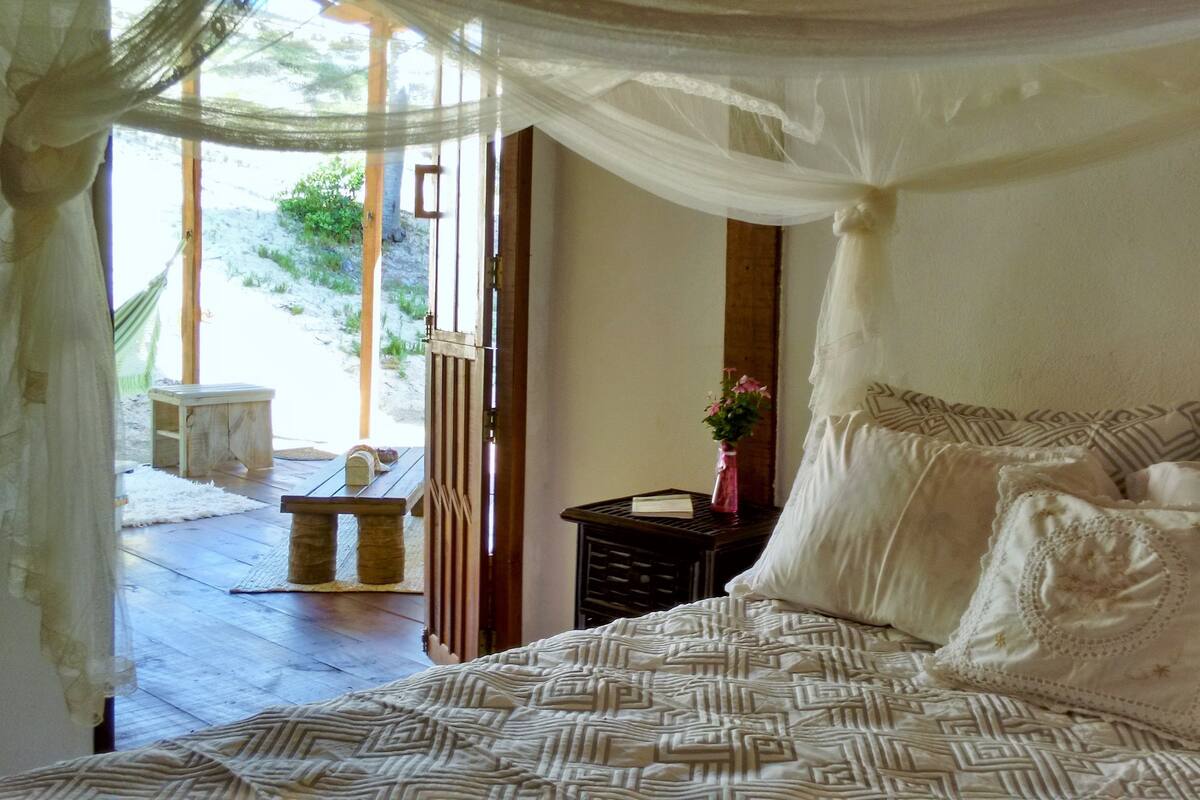 Traditional Suite, 1 Queen Bed, Balcony, Beachside | Room amenity