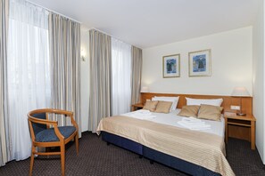 Minibar, desk, iron/ironing board, free WiFi - 4 Żywioły Falenty Hotel & Conference Center (Raszyn)