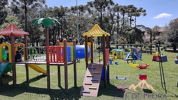Area giochi per bambini (all'aperto)