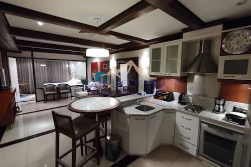 Suite Royal Prime | Cozinha privada | Geladeira, micro-ondas, cooktop, cafeteira/chaleira