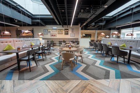 Lobby. Hampton by Hilton Bristol Airport