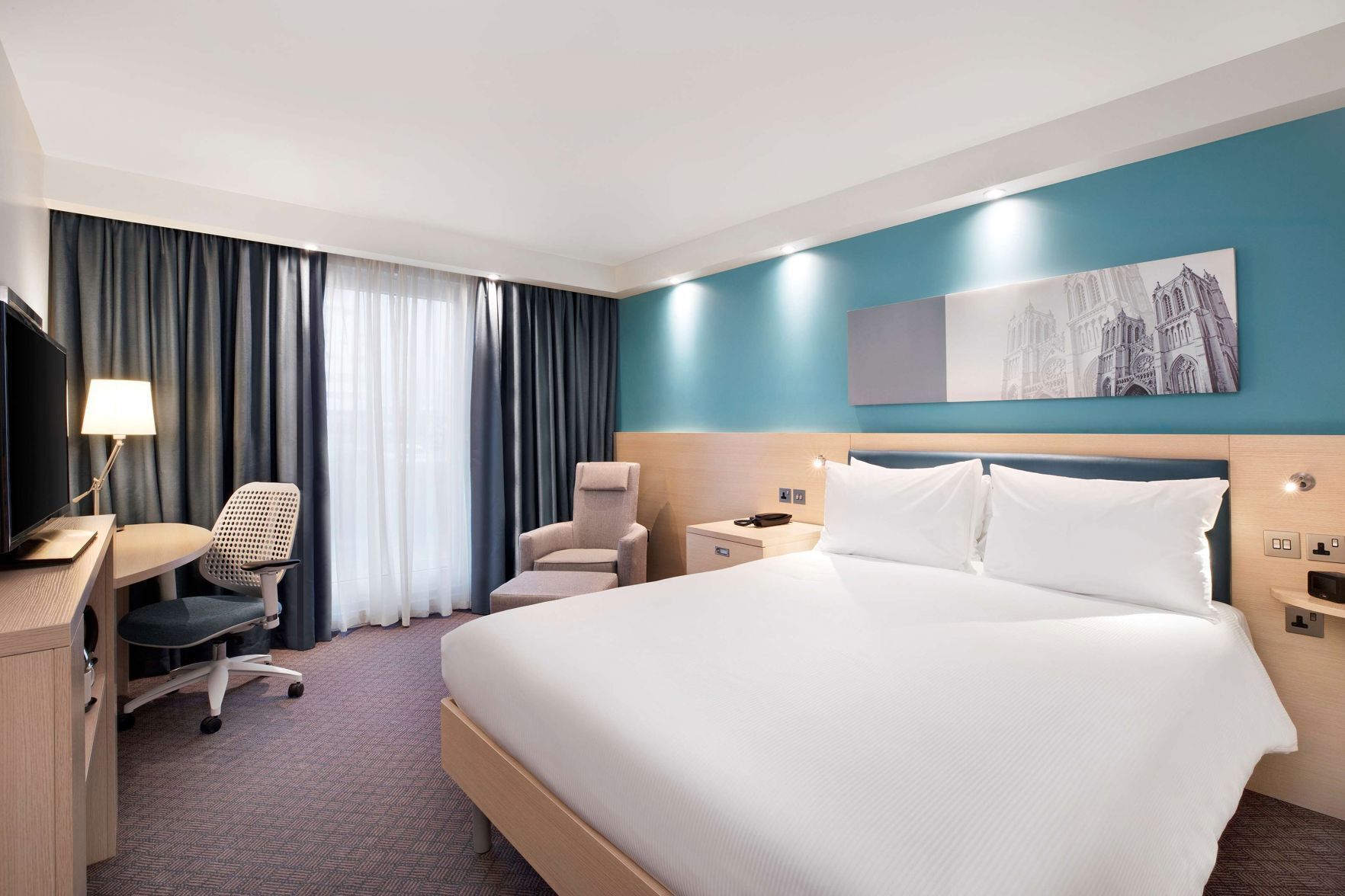 Hypo-allergenic bedding, in-room safe, desk, laptop workspace