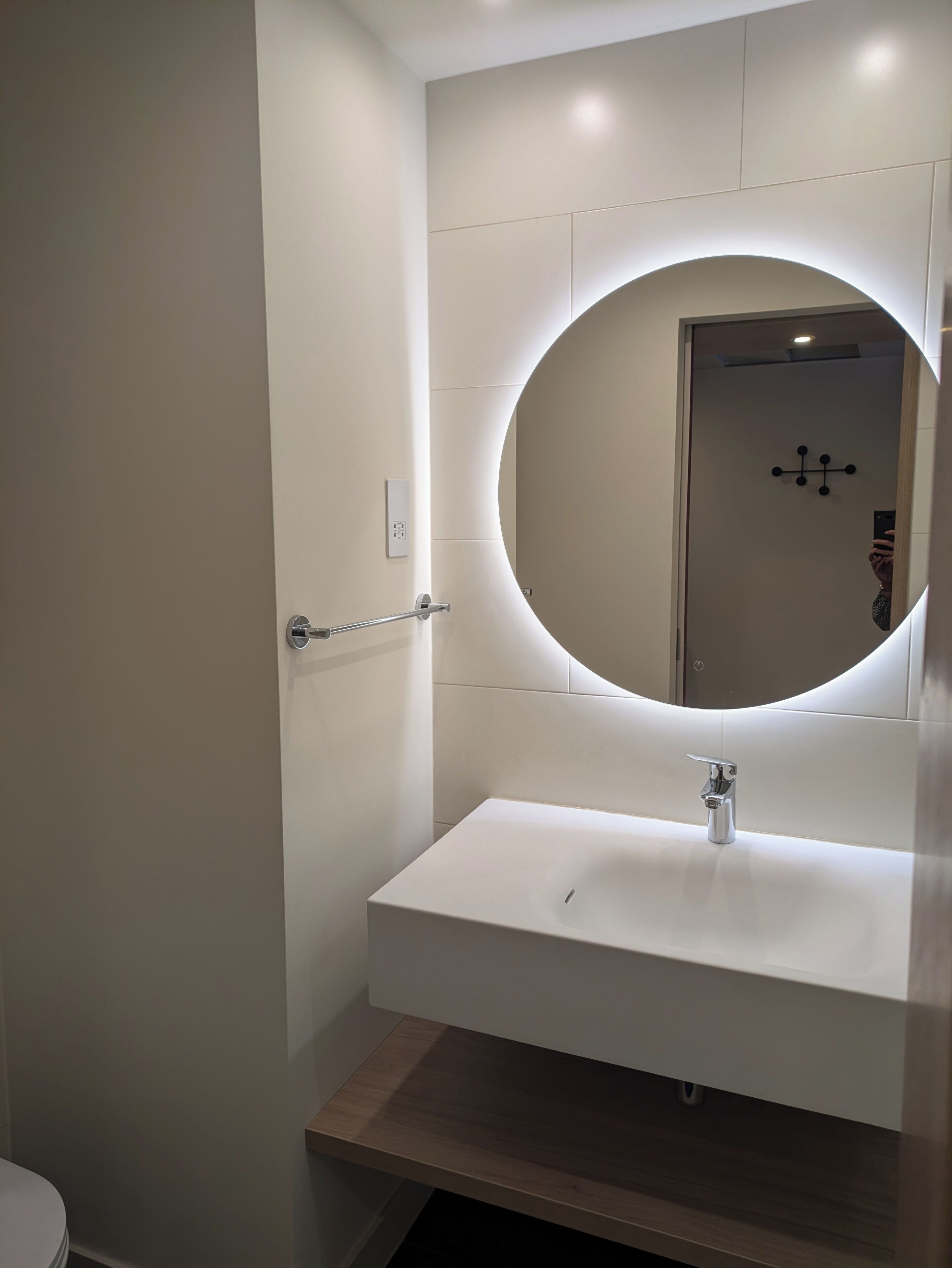 room, 1 king bed | bathroom | shower, free toiletries, towels