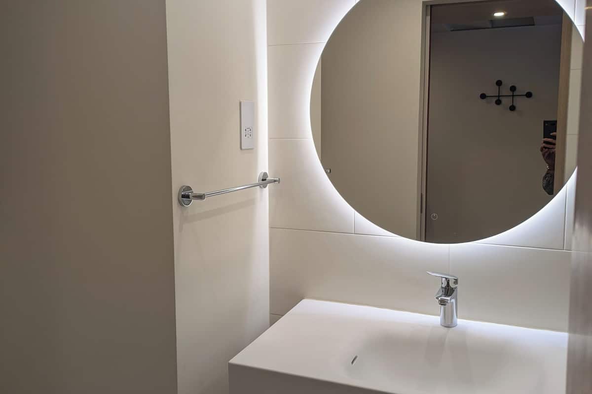 room, 1 king bed | bathroom | shower, free toiletries, towels