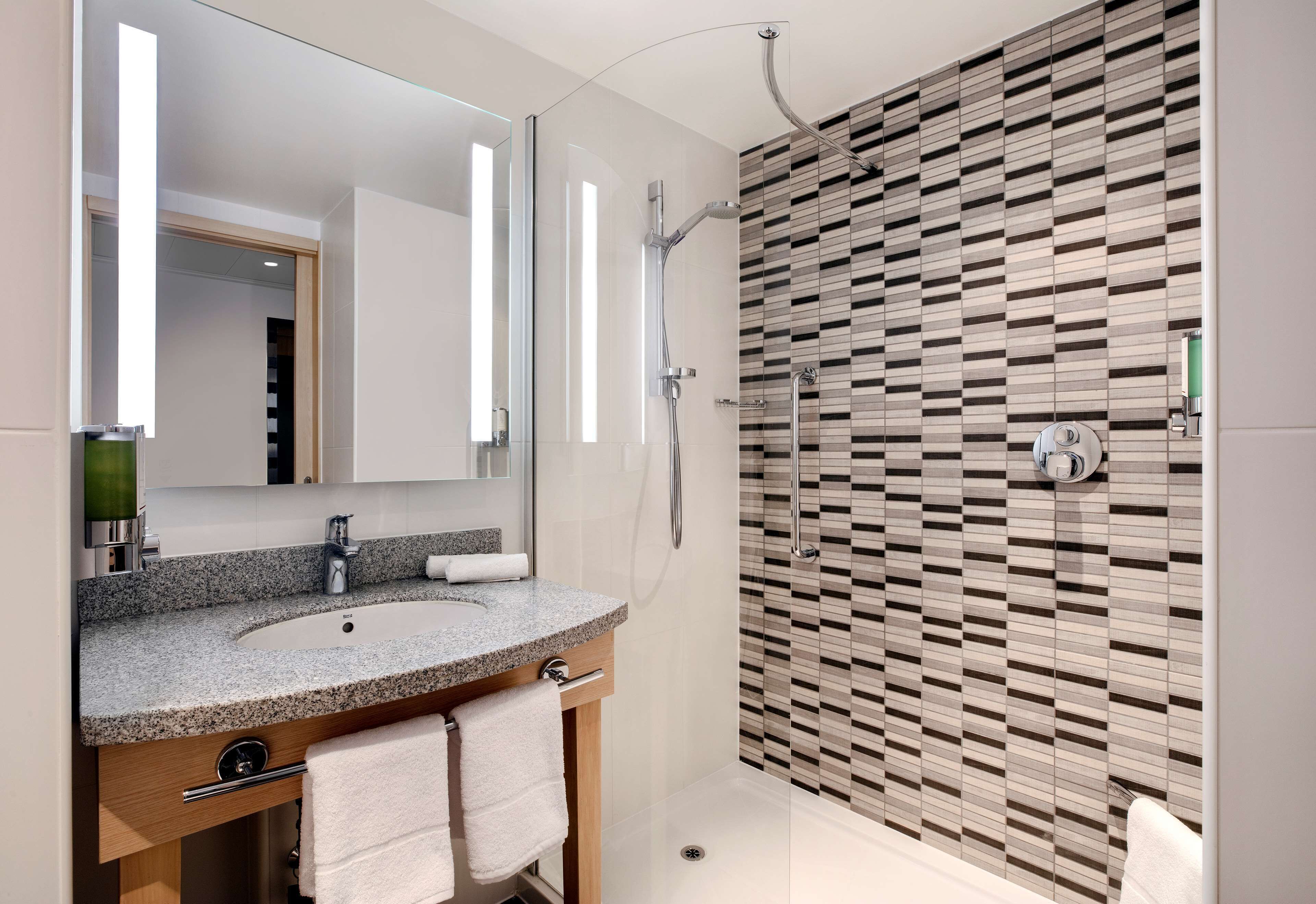 shower, free toiletries, towels