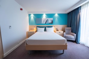 Kamer, 1 queensize bed, niet-roken | Hypoallergeen beddengoed, een kluis op de kamer, een bureau