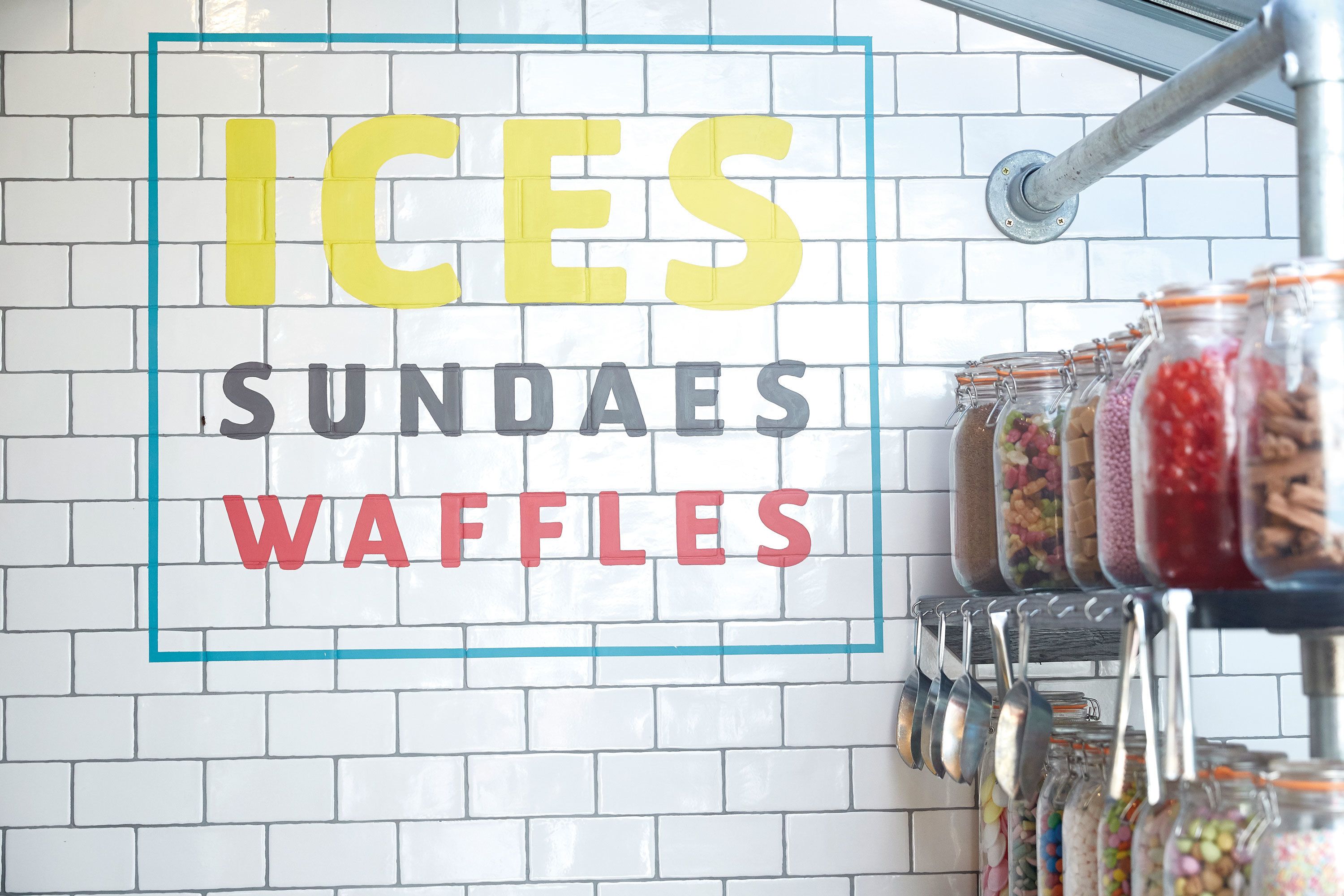 breakfast, lunch, dinner served; british cuisine