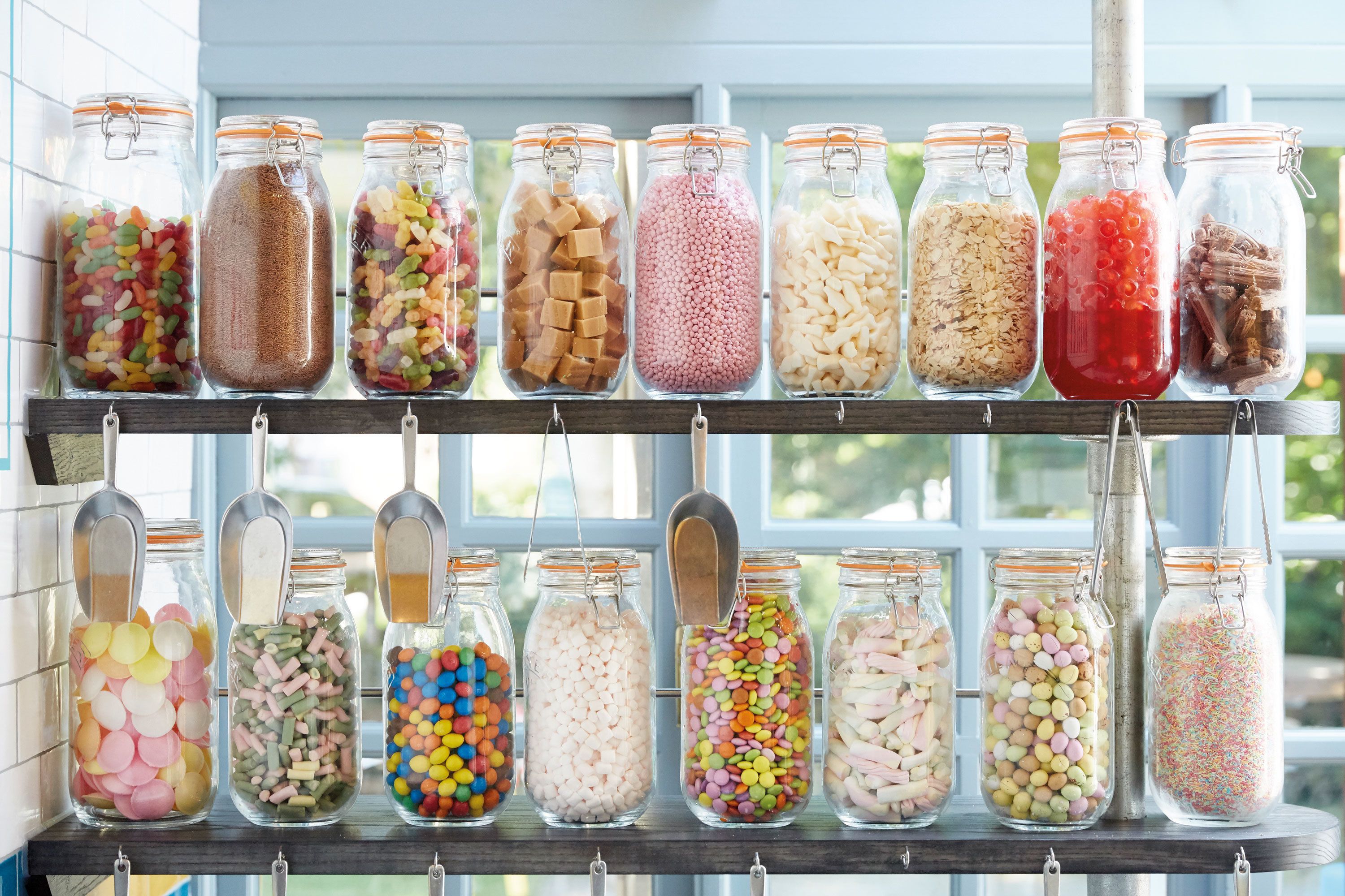 breakfast, lunch, dinner served; british cuisine