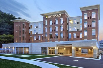 Hyatt Place Chapel Hill / Southern Village