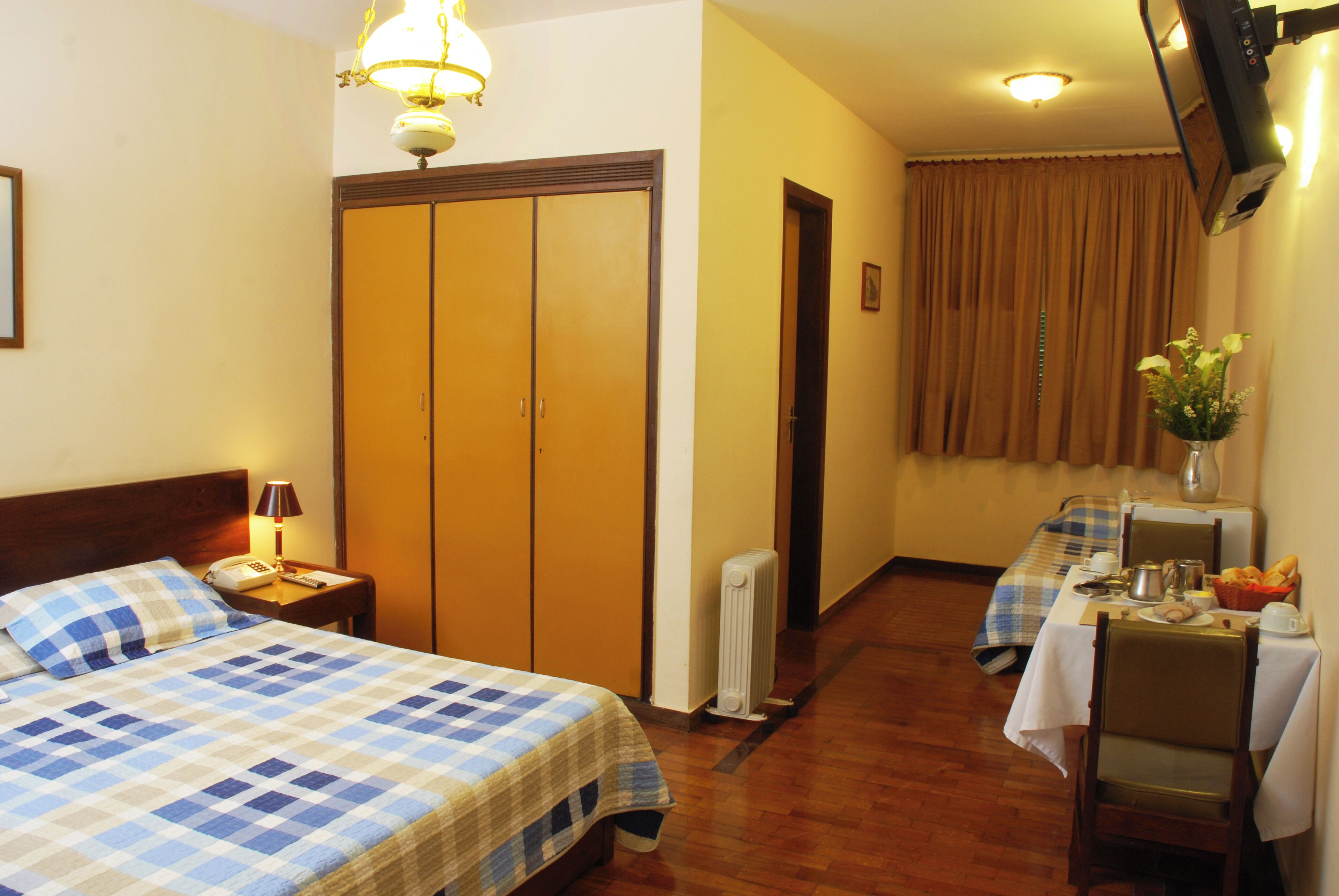 Minibar, Schreibtisch, Verdunkelungsvorhänge, kostenloses WLAN