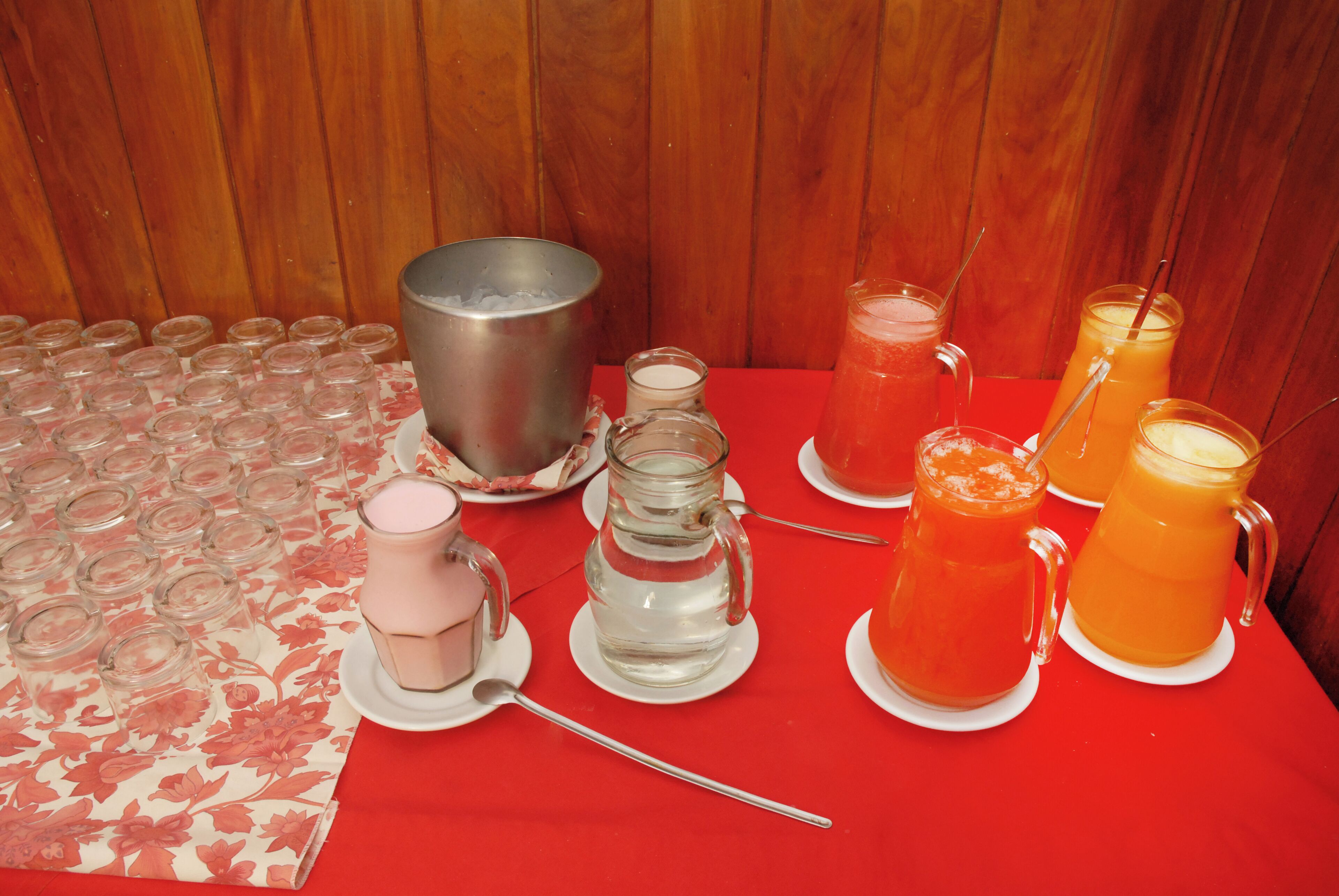 Tägliches inbegriffenes kontinentales Frühstück