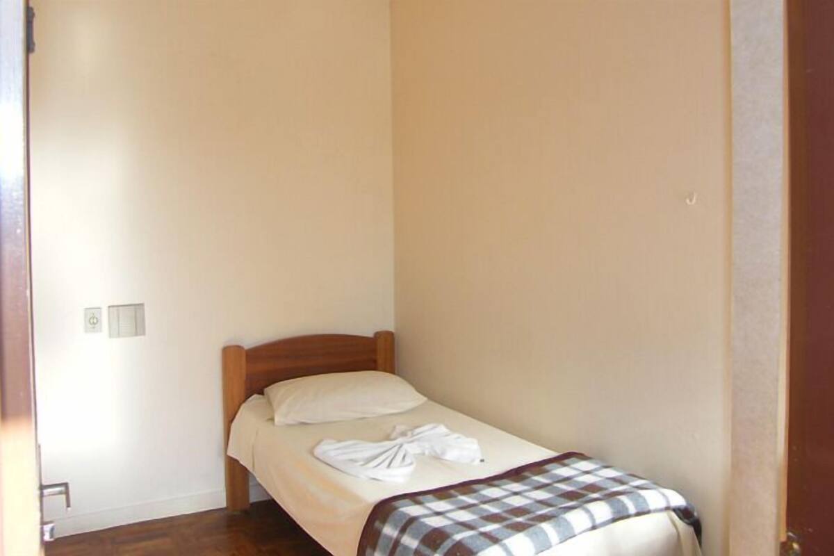 Standard Single Room | Desk, laptop workspace, free WiFi, bed sheets