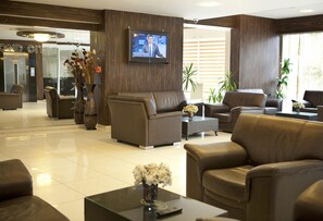 Coin salon dans le hall