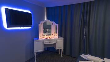Family Suite, 2 Bedrooms, Jetted Tub | In-room safe, desk, iron/ironing board, rollaway beds