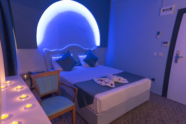 Studio Design, 1 grand lit | Coffres-forts dans les chambres, bureau, fer et planche à repasser