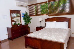 Deluxe-Apartment, 2 Schlafzimmer | 1 Schlafzimmer, Bügeleisen/Bügelbrett, kostenloses WLAN