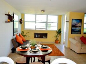 Deluxe-Apartment, 3 Schlafzimmer, 2 Bäder, Strandblick (XXX deleted) | Badezimmer | Duschwanne, kostenlose Toilettenartikel, Haartrockner, Handtücher