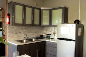 Deluxe-Apartment, 2 Schlafzimmer | Eigene Küche | Kühlschrank, Mikrowelle, Ofen, Herdplatte