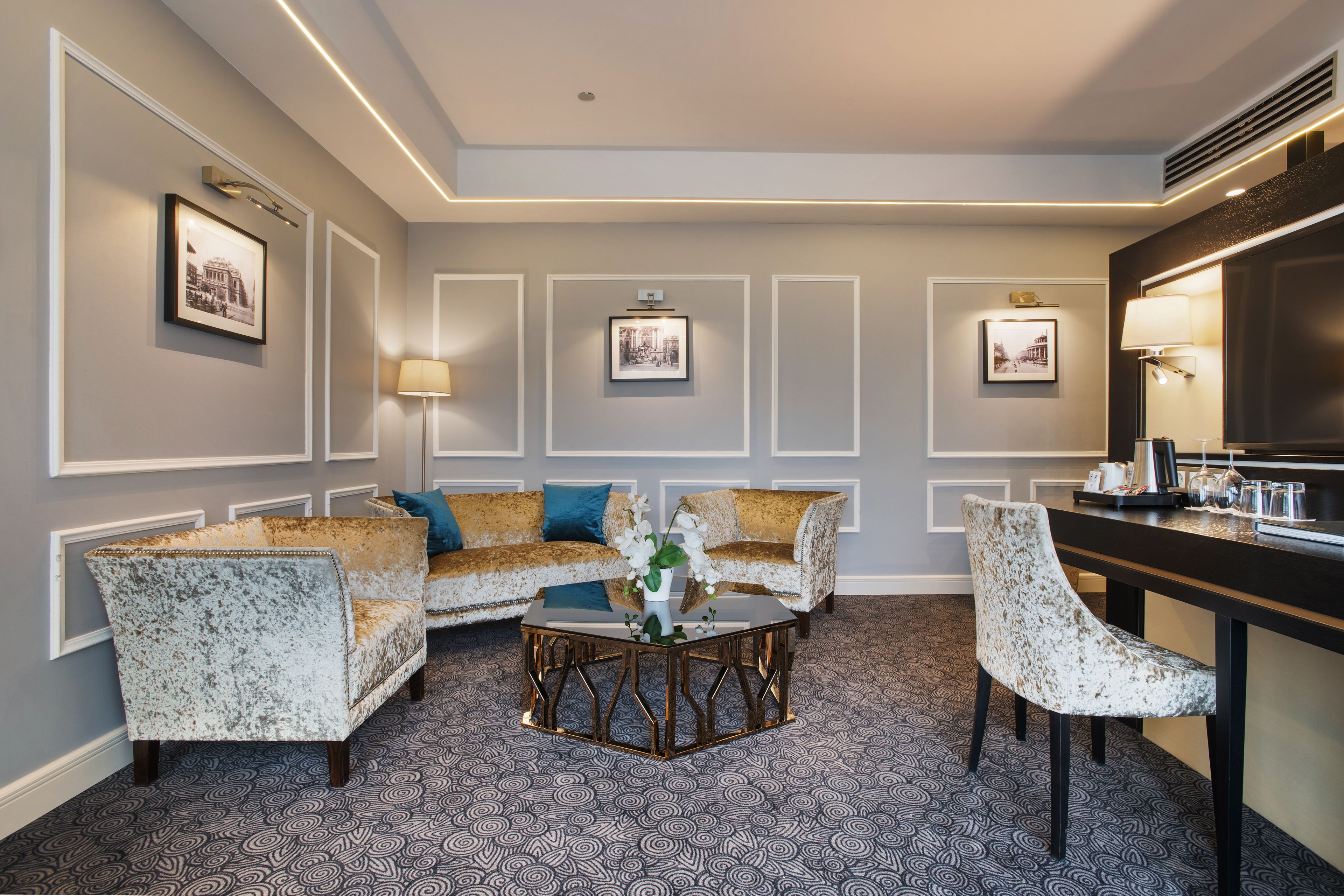 superior double room, balcony | minibar, in-room safe, desk, soundproofing